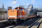 LOCON 208 (212 357-8) mit drei Wagen am 04.03.16 Berlin-Hohenschönhausen.