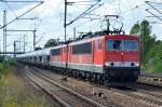MEG 706 (155 119-1)mit MEG 704 (155 195-1) und Zementstaubzug (leer)am 10.09.15 Bhf.