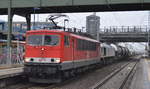 MEG 703 (155 184-5) hat die 266 442-3 und den täglichen Zementstaubzug am Haken, 24.01.17 Bf.