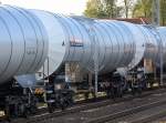 Eine ganze Reihe noch v�llig anscheinend unbenutzter Kesselwagen begegnete mir am 12.10.11 Berlin-Karow.