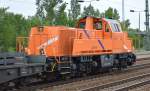 An einem polnischen Güterzug mit Stahlbramen hing am Ende des Zuges die Northrail Mietlok  Steffi  261 301-6 der deutsch/polnischen Fa.