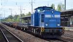 PRESS 204 010-6 (92 80 1203 211-8 D-PRESS, LEW Bj.1976) mit einem Zug leerer Drehgestell-Flachwagen am 17.09.15 Durchfahrt Bhf.