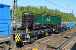 Schmalspurtransportwagen (80 80 9901 001-5 D-PRESS Uas) beladen mit einem Aussichtswagen (RBB 970-594) für die Rügensche Bäderbahn beladen + Schutzwagen am 01.06.17 Richtung Rügen