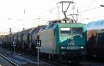R4C Lok 145-CL 004 (91 80 6145 095- D-RFCDE) mit Kesselwagenzug bei der Durchfahrt im Bhf.
