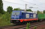 Endlich auch abgelichtet, die erst am 10.12.12 zugelassenen neue Raildox Lok 185 409-0 (91 80 6185 409-0 D-RDX) in sehr gef�lligen Farbkleid mit Leerzug Rungenwagen f�r Holztransporte Richtung