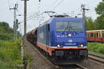 Raildox mit 185 419-9 und einem Ganzzug gedeckter Schüttgutwagen (Düngemittel) ab Rostock am 02.08.17 Bf.