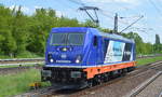 Zu diesem Zeitpunkt noch ganz neu und glänzend, die neue Raildox 187 317-3 am 23.05.17 Berlin-Hohenschönhausen.