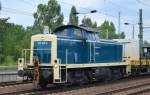 Railsystems RP GmbH mit ihrer 295 088-9 und einem Bauzug mit Drehgestellwagen mit Gerätecontainer und und einem wagen mit einer Baumaschine mit Drehbohrsystem am 16.07.15 Bhf.