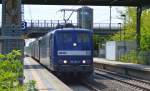 Nun endlich auch mal eine blaue RBH 151ér in Berlin, RBH 262/151 152-6 (91 80 6151 152-6 D-RBH, KM Bj.1977)mit kleinem Lokzug mit zwei RBH 143érn am Haken Richtung Schwedt, 07.07.14