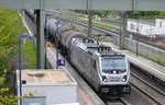 RHC 187 072-4 mit Kesselwagenzug am 01.05.17 Bf.