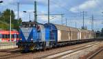 Hier noch mal die Gesamtansicht des Zuges mit der RTB Lok V 107 (209 007-4) und drei Schiebewandwageneinheiten vom Typ Hiirrs bei der Durchfahrt Bhf.
