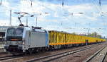 SETG mit der Railpool Vectron 193 805-9 und einem Leerzug Stammholz-Transportwagen am 26.04.17 Durchfahrt Bf.