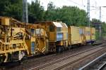 Hier die eigentliche Antriebseinheit des Gleisbau-Umbauzuges  HEINRICH DER STARKE  UM-S 2001 der SLG Spitzke Logistik GmbH mit der Nr.