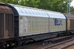 Schweizer Schiebewandwagnen der TRANSWAGGON GMBH mit SBB CARGO Logo seitlich eingestellt mit der Nr.