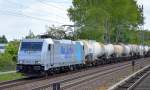 RTB mit Railpool-Lok 185 621-0 (91 76 0119 002-4 N-Rpool, Bombardier Bj.2008) und einem Zug Knickkesselwagen (Kreideschlamm) Richtung Oranienburg am 22.05.15 M�hlenbeck/M�nchm�hle b.