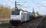 HSL Logistik GmbH, Hamburg [D] mit der geleasten Raikpook Lok  186 300-0  [NVR-Nummer: 91 80 6186 300-0 D-Rpool] und einem Kesselwagenzug (leer) Richtung Stendell am 02.04.26 Höhe Bahnhof