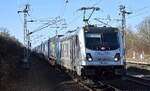 HSL Logistik GmbH, Hamburg [D] mit der geleasten Railpool Lok  187 307-4  [NVR-Nummer: 91 80 6187 307-4 D-Rpool] und einem KLV-Zug aus Rostock Seehafen am 04.03.26 Höhe Bahnhof