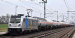 ecco-rail GmbH, Wien [A] mit der geleasten Railpool Lok  187 346-2  [NVR-Nummer: 91 80 6187 346-2 D-Rpool] und einem Ganzzug Druckgaskesselwagen (Kohlenwasserstoffgas) am 24.03.26 Höhe Bahnhof
