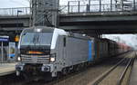 DB Cargo mit der Vectron Doppeltraktion, der relativ neu angemieteten Railpool-Lok 193 805-9 + der MRCE X4 E - 859 und Erzzug (leer) Richtung Rostock am 09.11.17 Bf.