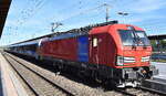 TCS - Train Charter Services B.V., 's-Hertogenbosch [NL] mit der geleasten Railpool Vectron (ex DB Cargo)  193 312  [NVR-Nummer: 91 80 6193 312-6 D-Rpool] f�r die GoVolta Exploitation BV im Einsatz mit der Nachtzugverbindung von Berlin nach Amsterdam im Bahnhof Stendal Hbf. am Abend des 28.04.26