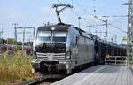 HSL Logistik GmbH, Hamburg [D] mit der geleasten Railpool Vectron  6193 180  [NVR-Nummer: 91 80 6193 180-7 D-Rpool] und einem PKW-Transportzug am 16.06.26 Durchfahrt Bahnhof Lutherstadt Wittenberg Hbf.