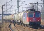 Re 421 379-9 mit einem Ganzzug franz�sischer Kesselwagen (MILLET) f�r Ethanolbef�llung, 22.02.11 Bhf.