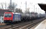 Infra Leuna Leasinglok Re 482 037-9 mit Kesselwagenzug Richtung Bernau am 28.12.11 Berlin-Karow.