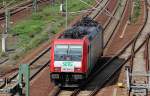 Diese Lok, eine SBB Cargo Mietlok wurde an Railpool vermietet und an SETG weiter vermietet, es ist die Re 482 042-9 mit SETG Frontlogo und silbernen Seitenw�nden, 27.05.13 Richtung Berlin Spandau
