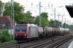 SBB Cargo Mietlok Re 482 031-2 mit Kesselwagenzug (Schwefel geschmolzen) Richtung Bernau, 11.06.13 Berlin-Karow.