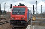 Ein Lokzug bestehend aus 3 SBB-Cargo Mietloks von HSL, vorne dran 482 030-4 dazwischen eine 421ér und hinten dran 482 041-1 am 23.02.16 Durchfahrt Bhf.