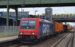 Mietlok Re 482 046-0 für HSL mit Containerzug am 25.07.16 Durchfahrt Bf.