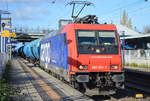 Re 482 041-1 für HSL mit einem Ganzzug tschechischer blauer Railtrans RTI Wagon Kesselwagen am 30.10.16 Bf.