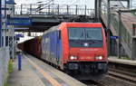 HSL mit Re 482 036-1 und Ganzzug Rolldachwagen am 15.06.17 Durchfahrt Bf.