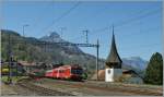 BLS Regionalzug von Spiez nach Interlaken erreicht Leissigen.