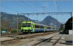 BLS Regionalzug Interlaken - Spiez bei der Ankunft in Leissigen.