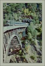 SBB RE 6/6 mit einem Schnellzug auf der Bietschtalbr�cke (BLS S�drampe). 
Gescanntes Negativ, Herbst 1995