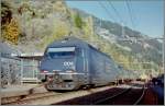 BLS RE 465 004 mit einme Schnellzug welcher noch vorwiegend aus EW I und EW II besteht in Hohtenn.
Gescanntes Negativ, Herbst 1995