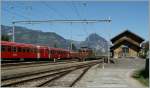 In Leissigen kreuzt der Regionalzug nach Interlaken den Goldenpass RE Richtung Zweisimmen.
9. April 2011