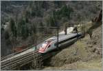 Ein nach Chiasso fahrender ICN auf der mittleren Stufe der  Biaschina . 
3. April 2013