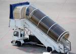 Mobile Fluggasttreppe, Hersteller? der Fa. acciona, 23.06.12 Flughafen Berlin-Tegel. 