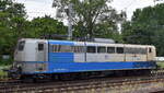 Flex Bahndienstleistungen GmbH, Leipzig mit der von SRI angemieteten  151 075-9  (NVR:  91 80 6151 075-9 D-SRI ) am 04.06.25 Höhe Berlin-Springpfuhl.