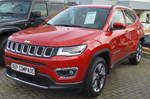 Jeep Compass ist ein SUV-Kombi der Marke Jeep, hier das Modell 2017 in sehr schöner Lackierung beim Vetragshändler in Berlin Lichtenberg, 04.11.17