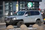 Toyota Land Cruiser in echter gel�ndeg�ngiger Version mit erh�htem Auspuff f�r Gew�sserdurchquerungen, 26.03.13 Berlin-Beusselbr�cke.