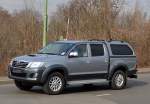 Toyota Hilux Xtra Cab (ab Modelljahr 2012) mit Hardtop aus GFK am 08.03.16 Berlin-Wuhlheide.