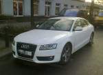 Zu Recht hat sich Audi zur beliebtesten deutschen Automarke gemausert, hier ein wei�es Audi S6 Coup�, ein tolles Mittelklasse Vehikel, Dezember 2011 Berlin-Pankow.