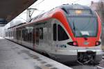 Ein FLIRT von VIAS Nr.404 (428 138-2........,STADLER Bj.2010), als RE4 nach Ludwigsfelde f�r ODEG im Einsatz, 22.12.12 im Bhf.
