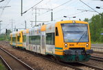 Lange Zeite nicht mehr gesehen im Berliner Umfeld, zwei der älteren ODEG RegioShuttle VT 650.58 + VT 650.60 am 30.05.16 Durchfahrt Bf.
