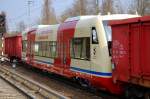Hier wird gerade ein RS1 der HzL - Hohenzollerische Landesbahn AG, der VT 253 (95 80 0650 382-4 D-HZL, Stadler Bj.2008) aus dem Stadler Werk Berlin Pankow �berf�hrt, 06.04.09 Berlin-Karow.