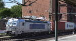 METRANS a.s., Praha [CZ] mit ihrer  383 424-9  [NVR-Nummer: 91 54 7383 424-9 CZ-MT]  verlässt mit einem Containerzug den Hamburger Hafen am 14.05.25 Höhe Bahnhof Hamburg-Harburg.