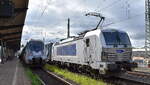 METRANS a.s., Praha [CZ] mit ihrer  383 407-4  [NVR-Nummer: 91 54 7383 407-4 CZ-MT] und einem Containerzug am 18.09.25 Höhe Bahnhof Magdeburg-Neustadt.